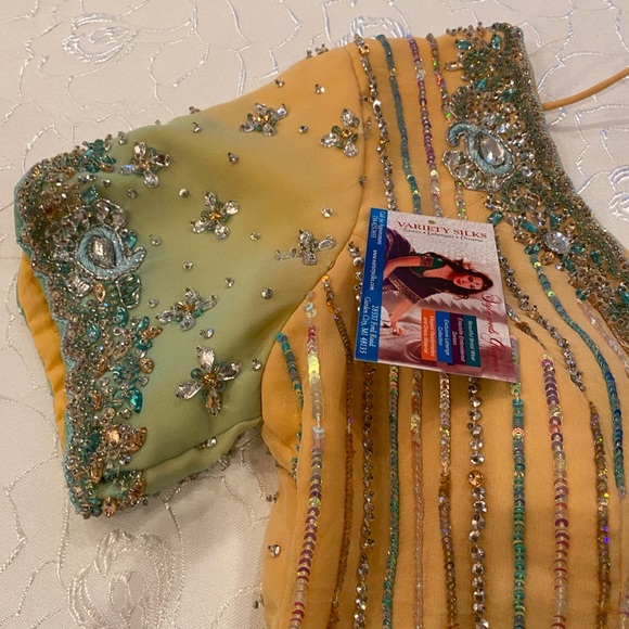 Sari dress heavily beaded - Picture 8 of 16